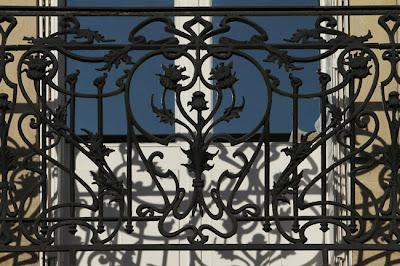 Qui s'y frotte s'y pique (150)