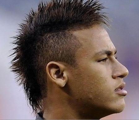 Neymar et sa coupe de cheveux qui énerve