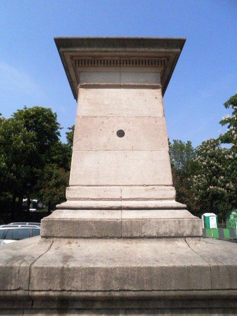 Le Méridien de Paris et ses médaillons Arago