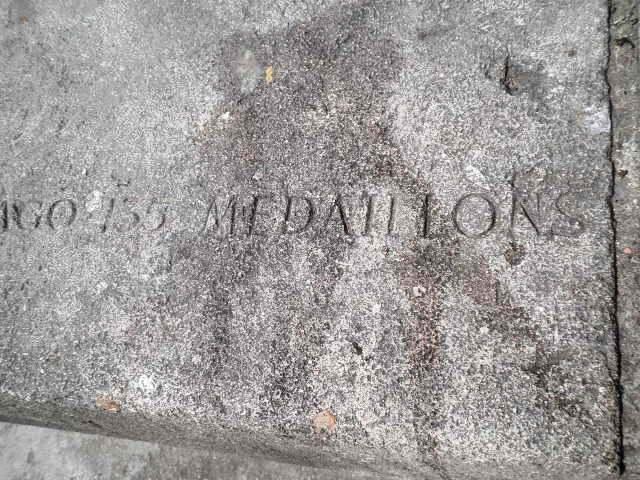 Le Méridien de Paris et ses médaillons Arago