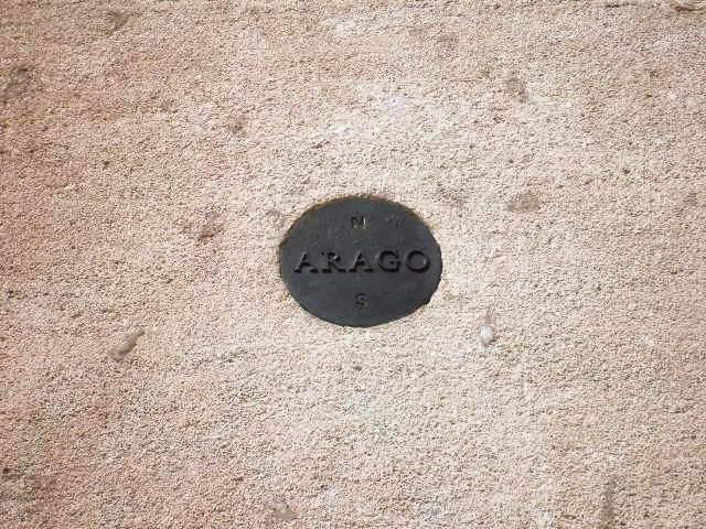 Le Méridien de Paris et ses médaillons Arago