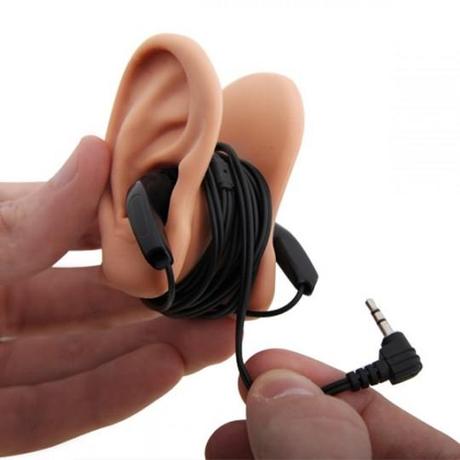 earphone fake ear tidy cord 540x540 Tidy : ranger vos écouteurs dans des oreilles en silicone