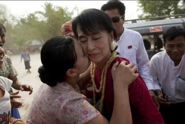 Aung San Suu Kyi fera son entrée au Parlement birman le 23 avril