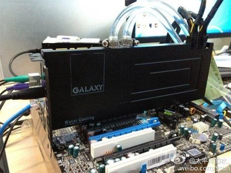 1231741 galaxy gtx680 watercooling 01bWF4LTUyMHgzOTA Une GTX 680 watercoolée chez Galaxy