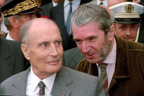 François Mitterrand en compagnie de son médecin personnel Claude Gubler, en 1994.
