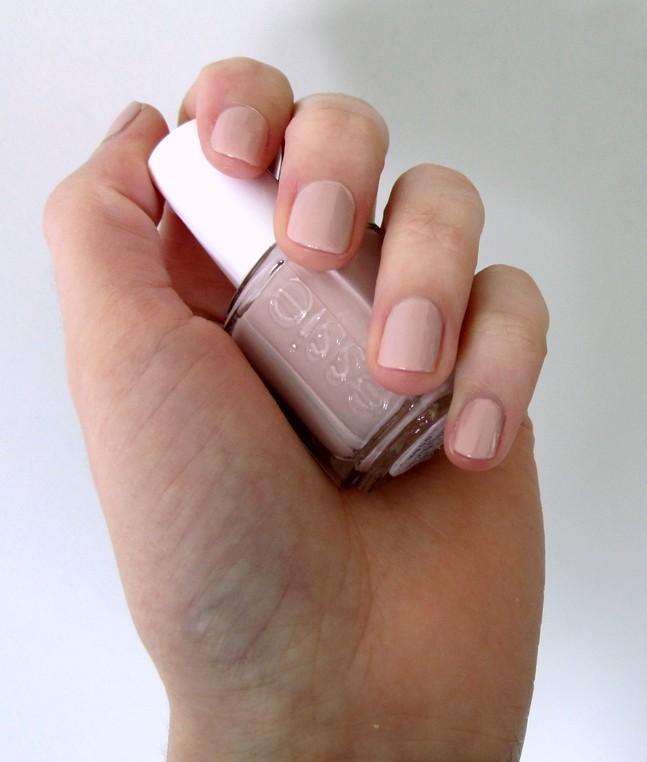 Essie Topless and Barefoot – Mon nude préféré