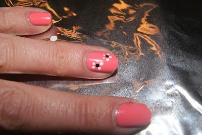 Trout Pout de BUTTER LONDON et petites fleurs des champs (tuto inside)