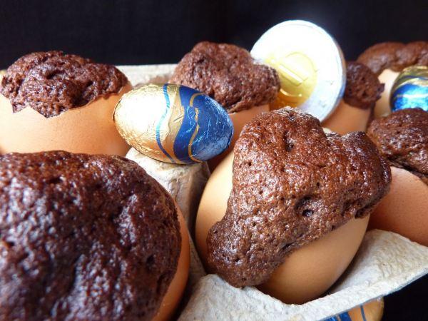 Oeufs de Pâques ou comment utiliser des coquilles d’oeufs en moules à gâteaux au chocolat