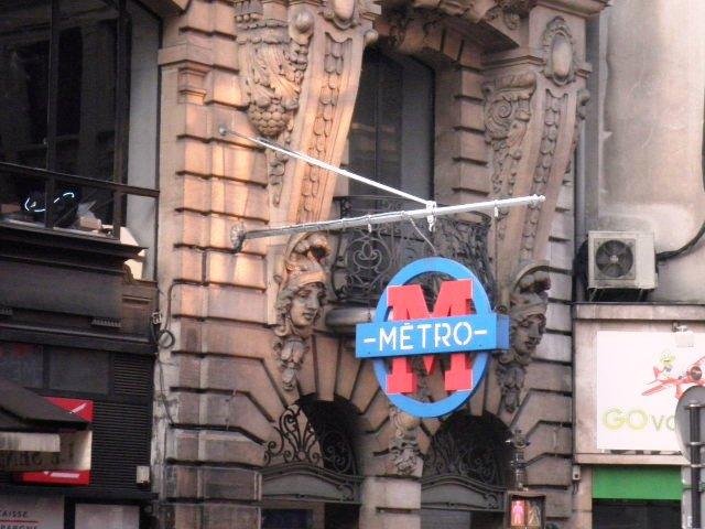 Sentier : la station de métro parisienne à l’allure londonienne
