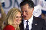Mitt Romney et sa femme Ann, lors d'une fête après la victoire du candidat à la primaire républicaine de l'Illinois, le 20 mars 2012.