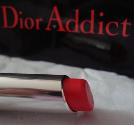 Lucky de Dior, des ongles aux lèvres