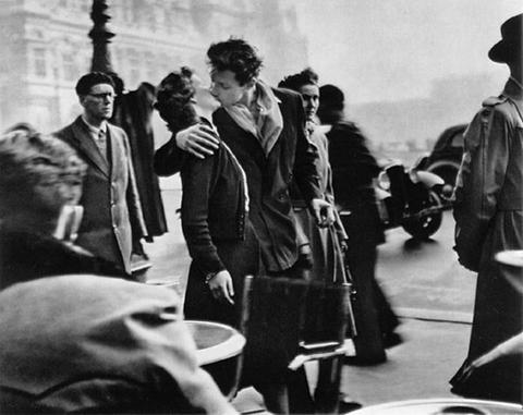 Le baiser de l'hotel de ville - Doisneau