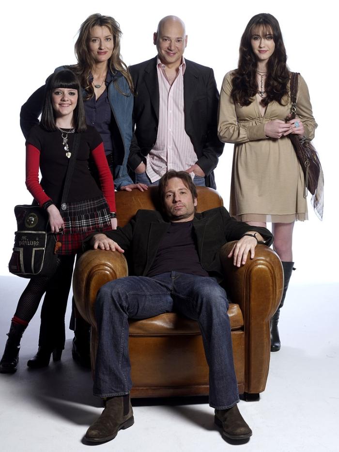 Center (seated) David Duchovny as Hank, Standing (left to right) Madeleine Martin as Becca, Natascha McElhone as Karen, Evan  Handler as Charlie, and Madeline Zima as Mia - Photo: Kirk Edwards/Showtime - Photo ID: untitled_duchovny-family-010
