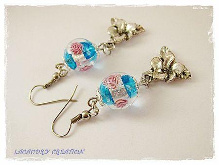 boucles d'oreilles bleu et rose fleur hibiscus