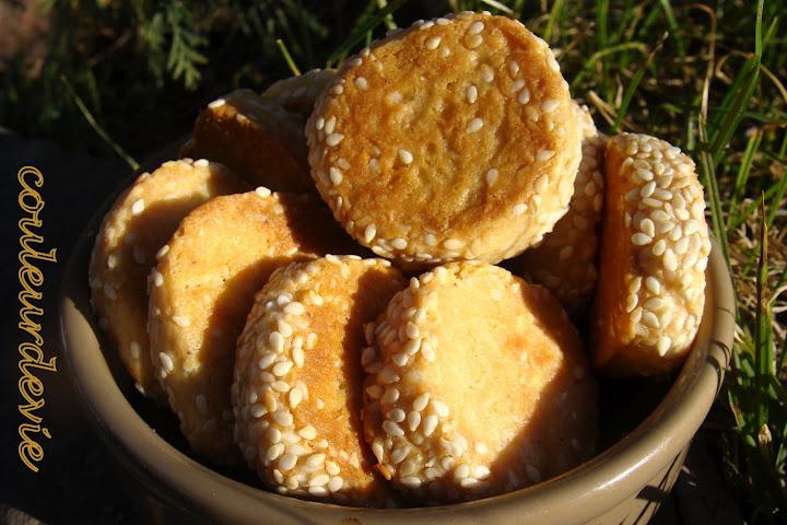 Biscuits à la Vache qui Rit pour l’apéritif  : version au sésame et version au pavot/paprika
