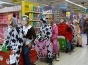 Finistère. jeunes agriculteurs choisi l'humour pour promouvoir produits français