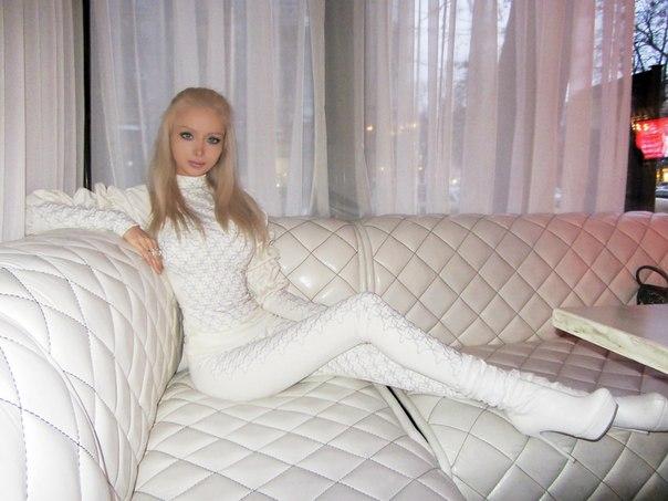 Valeria Lukyanova fait tout pour ressembler à Barbie