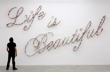 Typographie couteau par Farhad Moshiri