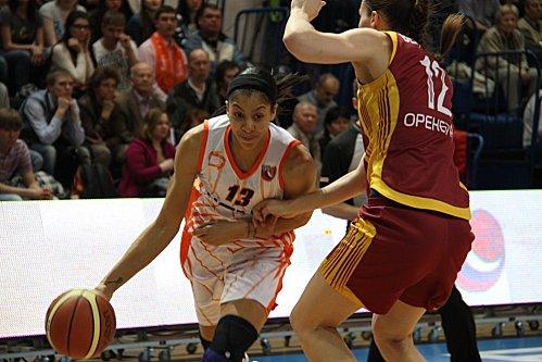 Candace-PARKER--Ekaterinbourg--vs.-Orenbourg_basket.ugmk.co.jpg