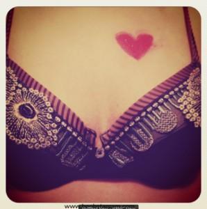 Boobstagram: Montrer ses seins sur Internet pour la bonne cause !