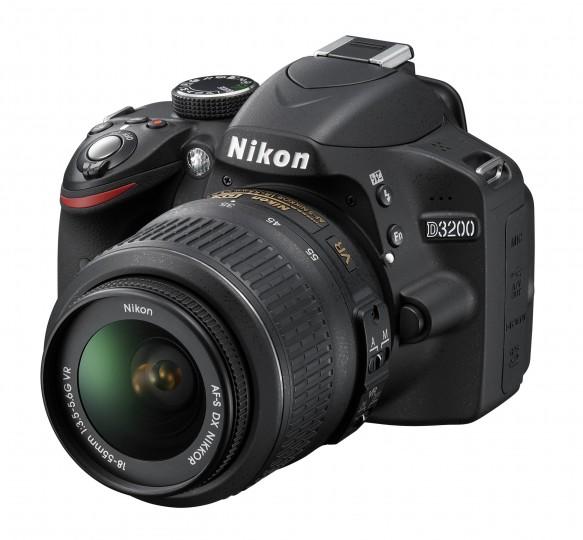 D3200 BK 18 55 front34l 583x540 Nikon D3200