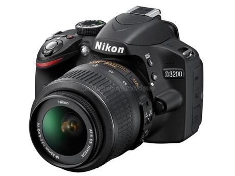 Nikon D3200, le reflex 24 MP pour toute la famille avec Wi-Fi en option