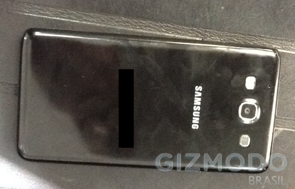 s3 costas e1334773002652 600x385 Des photos volées du Samsung Galaxy S III ?