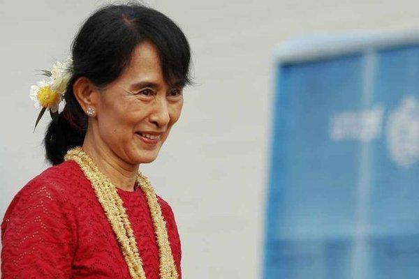 Selon le souhait d'Aung San Suu Kyi, l'Union européenne suspend ses sanctions contre la Birmanie  