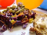 Salade printanière haute en couleur