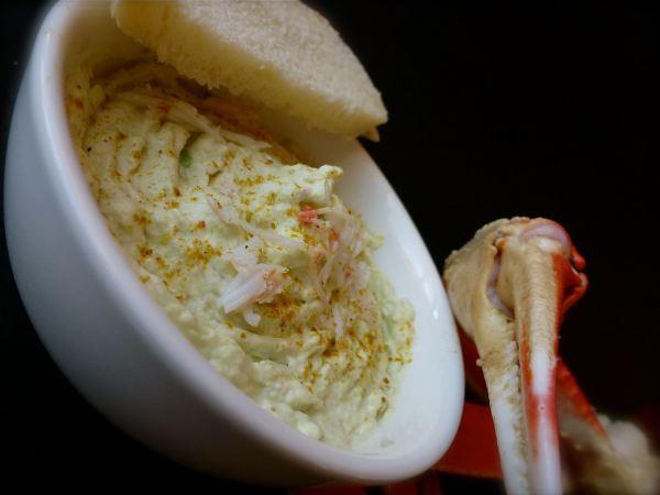 Mousse, tartinade ou dip de crabe des neiges à l’avocat et à la chantilly au wasabi