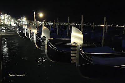 Acqua Alta nocturne en Venise en avril