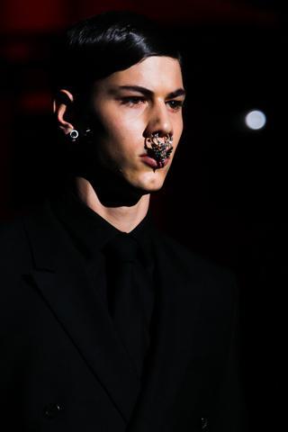  Le nose ring Givenchy