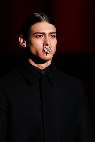  Le nose ring Givenchy