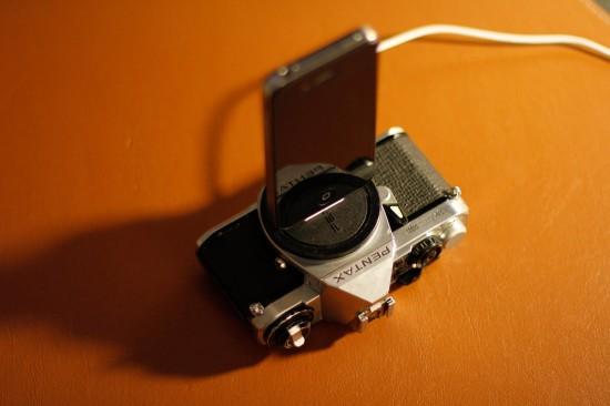 Image vintage camera iphone charger 2 550x366   Vintage Camera iPhone Dock Charger