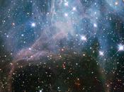 Grappe d’étoiles massives enrobée dans Grand Nuage Magellan