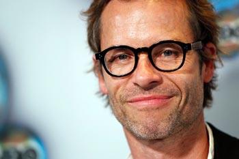 218463-actor-guy-pearce-poses-as-he-arrives-at-the-hbo-after-party-after-the-.jpg