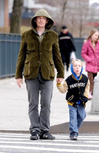Ryan Seacrest en couverture du magazine Details / Ethan Hawke et ses enfants à NYC