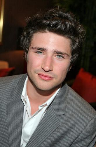 Matt Dallas à un gala / Mary J. Blige à une conférence de presse