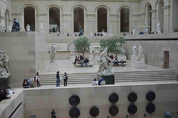 louvre.jpg