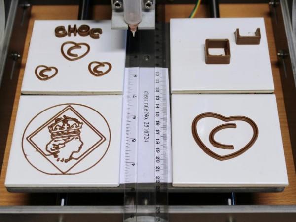 Choc Creator Deposition 600x450 Une imprimante 3D Chocolat pour 3000€