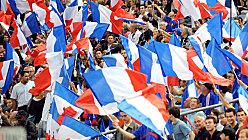 france-supporter-drapeaux-tricolores