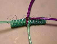 Superposition de scoubidous à 4 fils