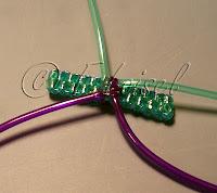 Superposition de scoubidous à 4 fils