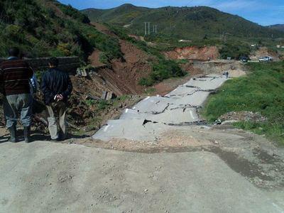 Glissement de terrain sur la RN24 au PK 226+300. Photo (c) Travaux Publics