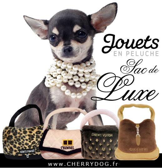 Des jouets en peluche en forme de sacs de luxe