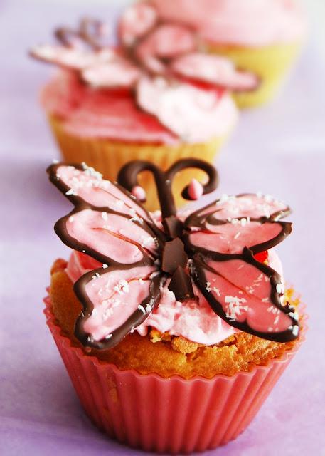 Envie de papillons roses: Butterfly strawberry cupcakes