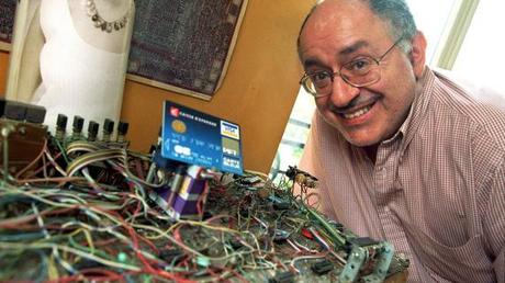 Roland Moreno, inventeur de la carte à puce, est décédé
