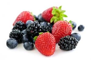 DÉCLIN COGNITIF: 2 portions de fruits rouges pour garder la mémoire  – Annals of Neurology