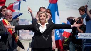 Marine Le Pen votera blanc et Nicolas Sarkozy perd le soutien du FN
