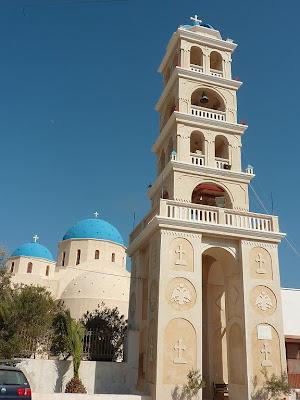 Santorin et moi (Chapitre 5 - L'église de Périssa)